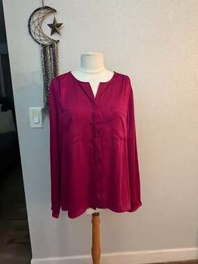 Liz Claiborne Women's Magenta Long Sleeve V-Neck Blouse with Front Pockets